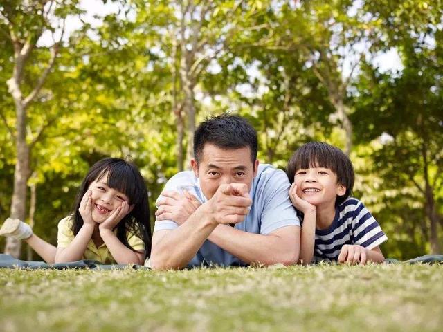 不要再阻止孩子的“讨价还价”，这些好处课堂学不到，父母得了解