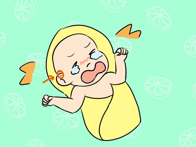 宝宝耳朵后面有小孔,奶奶见人就“炫耀”,亲戚的一番话点醒了她