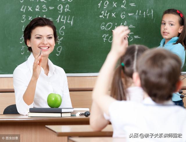 孩子在父母面前爱闹，但在老师面前却表现的很好，孩子是两面人嘛