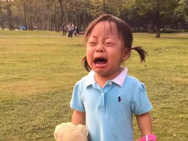 幼儿园老师夸宝宝“乐于助人”，宝妈看了很心酸，学会拒绝很重要