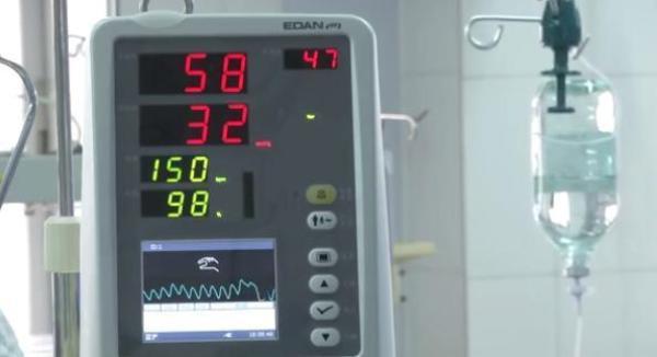 惠州“袖珍宝宝”诞生，体重不到1公斤，是死神手里抢回孩子