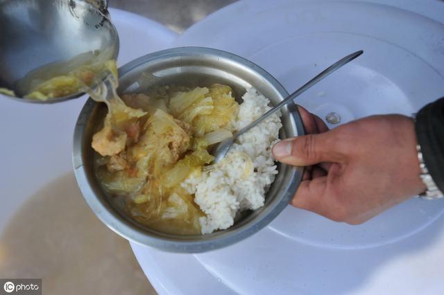 孩子积食严重脾胃虚？儿科医生：这三种饭别再喂了，家里都在吃