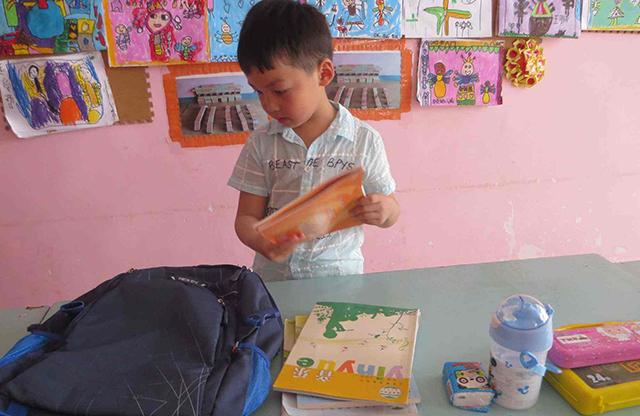书包里装着孩子的性格！书包越整齐，孩子性格越优秀