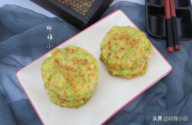 早餐多给孩子吃这个饼，补充蛋白质提高免疫，拌两下锅里一摊就熟