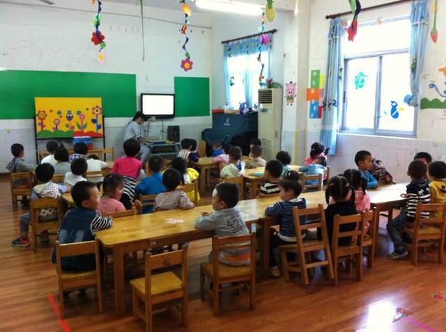 幼儿园是如何要求幼儿吃饭的?