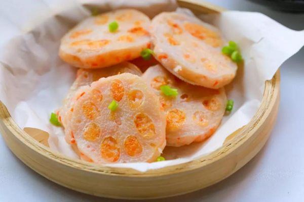 第一次尝试鲜虾藕夹 宝宝辅食食谱，没想到这么好吃！