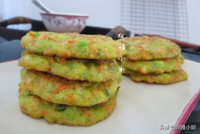 早餐多给孩子吃这个饼，补充蛋白质提高免疫，拌两下锅里一摊就熟