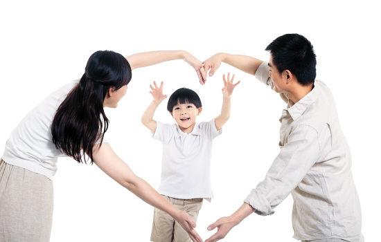 作为父母，该让孩子知道家里经济情况困难吗？看看网友怎么说