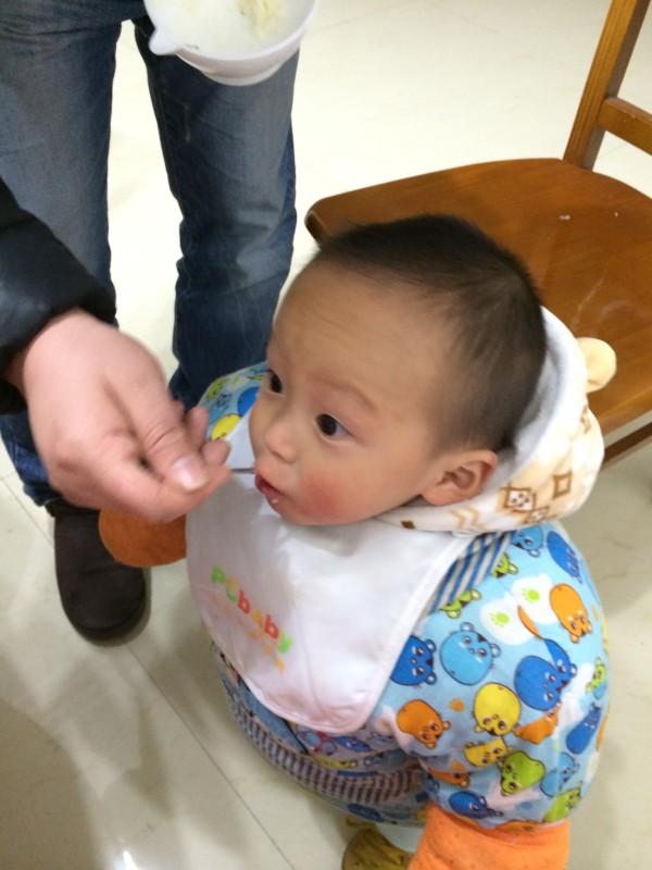 追着喂饭什么时候是个头？掌握这5个诀窍，让宝宝自己爱上吃饭