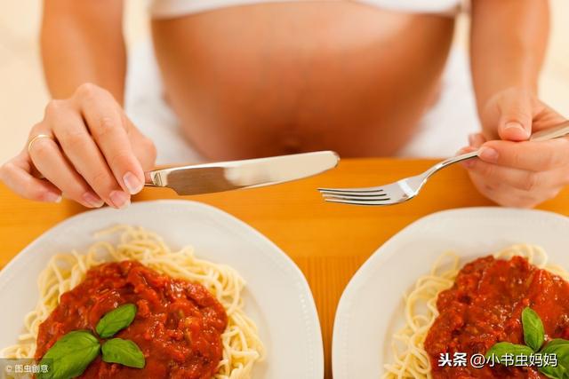 妊娠期间必须吃两人份吗？孕期保持体重这样增加，更利胎儿健康