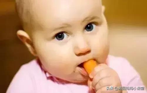 医生忠告：孩子睡前不能吃的6样常吃食物，现已有孩子停止发育！