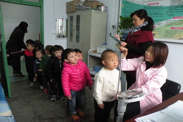 最新儿童身高标准出炉，抓住猛长期，家长注意3件事，娃多长5cm！