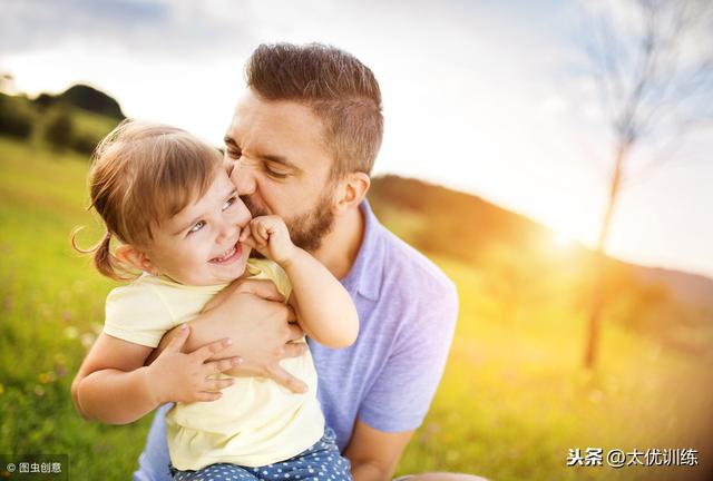 爸爸在孩子成长中的作用无可替代！妈妈也不行~