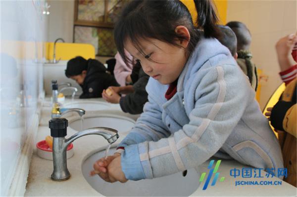 东海县第二幼儿园陪餐制护航舌尖上的安全