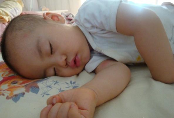 最新儿童身高标准出炉，抓住猛长期，家长注意3件事，娃多长5cm！