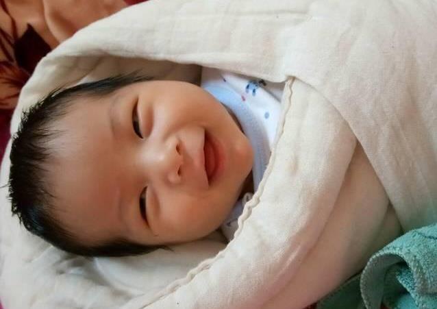 新生儿护理：小宝宝常见的几种行为，很多妈妈都不清楚原因！