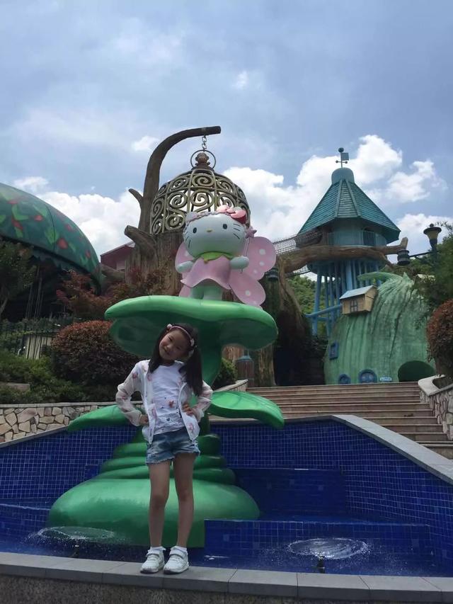 跟7岁女儿同上一节美术课，妈妈作品竟被女儿碾压？这个小女孩是真的牛......