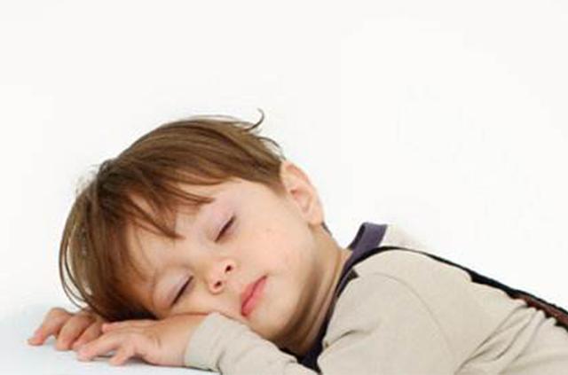 宝宝睡眠时间必须要足量，孩子能否在儿童期健康成长，关乎好睡眠