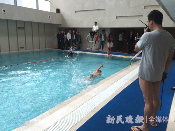让“星星的孩子”畅游在阳光下 静安区启动特殊儿童游泳康复训练项目