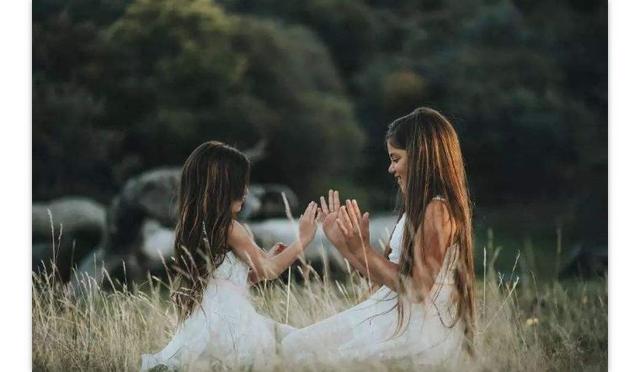 如何让孩子学会主动和别人交流?最好的办法竟是这么做