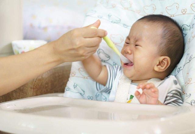 男孩长到8岁还在吃奶，宝妈的一时心软，没想到“害”了孩子