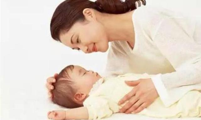 宝宝“白天不起，晚上不睡”怎么办？教你三招让宝宝秒变睡神！