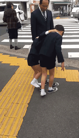 那些大冬天也光腿的日本孩子，身体素质真的很好吗？