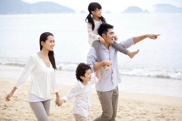 儿童心理学家：教育孩子，父亲这样做，孩子智商高，妈妈代替不了