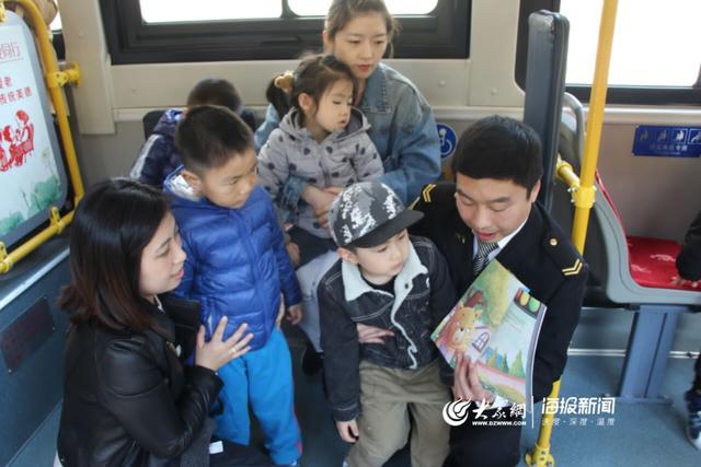 “一本书，你最好的朋友”！志愿者走进幼儿园培养读书乐趣