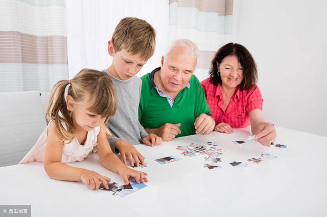 老人带孙子，是两代吵架的导火索，专家建议爷爷奶奶这么带娃