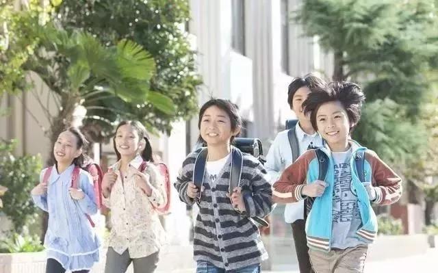 13岁男孩长不高了，最多一米六五！医生：家长都有这通病