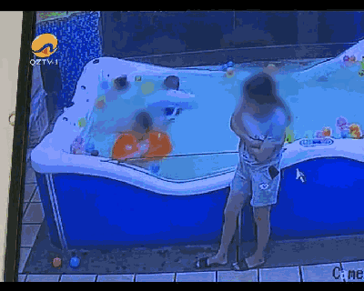 婴儿游泳好处那么多，为什么脖圈游泳却要不得？家长要认真看完！