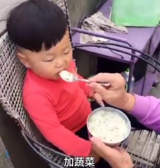 一岁宝宝体重达到五岁标准，看了他的食谱，网友们表示外婆用心了