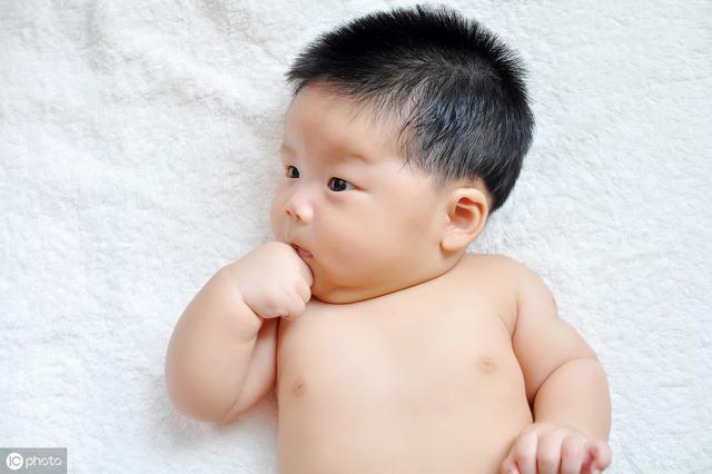 春季是宝宝发育黄金期，为了让宝宝长得更壮，妈妈要做好这些事！