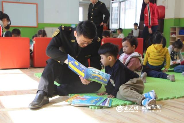 “一本书，你最好的朋友”！志愿者走进幼儿园培养读书乐趣