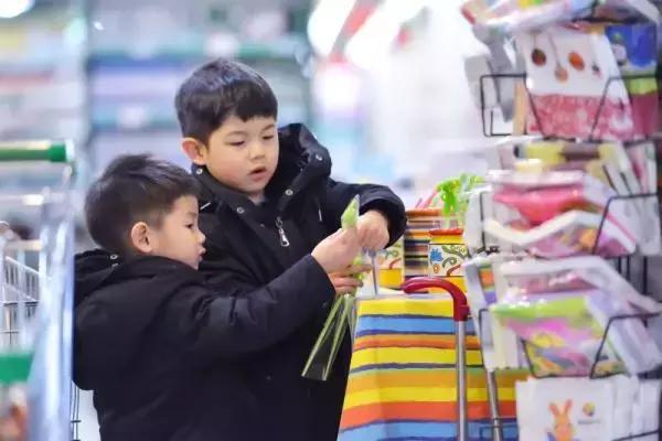 胡可带娃细节曝光：终于知道安吉为什么优秀了！