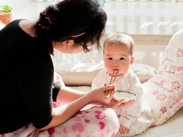 妈妈是不是亲自带娃，一打眼就能辨别出来，过来人都知道这区别