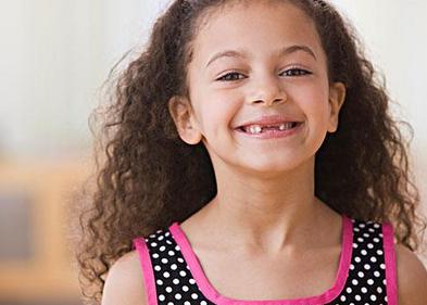 孩子到了换牙期，家长多给孩子吃着几种食物，避免孩子恒牙长歪！