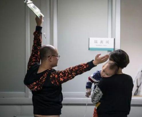 凌晨2点的儿童医院：摧毁一对父母，孩子生场病就够了