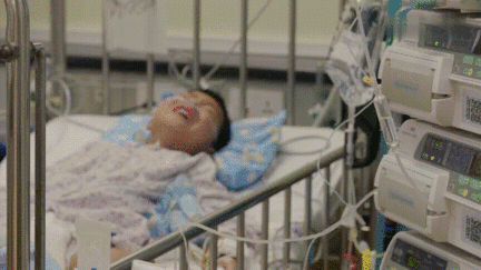 凌晨2点的儿童医院：摧毁一对父母，孩子生场病就够了