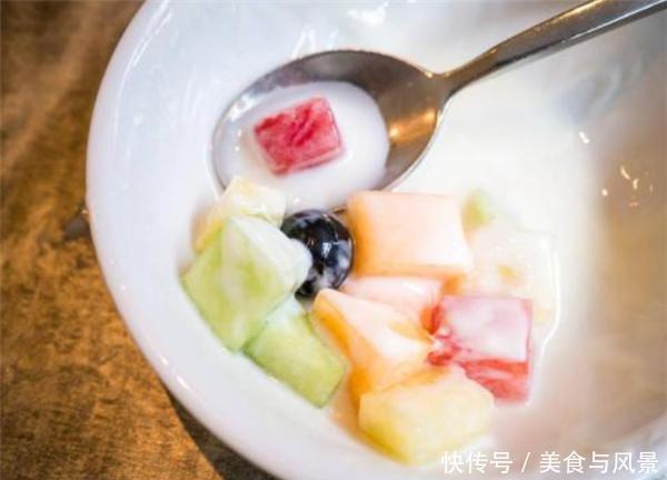 买牛奶时，配料表有这些字最好别买，营养不够水来凑，家长要注意
