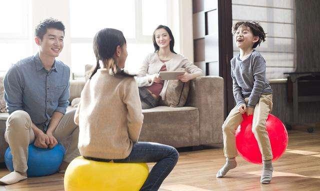 陪伴孩子玩游戏，家长别犯这几个禁忌，以免得不偿失