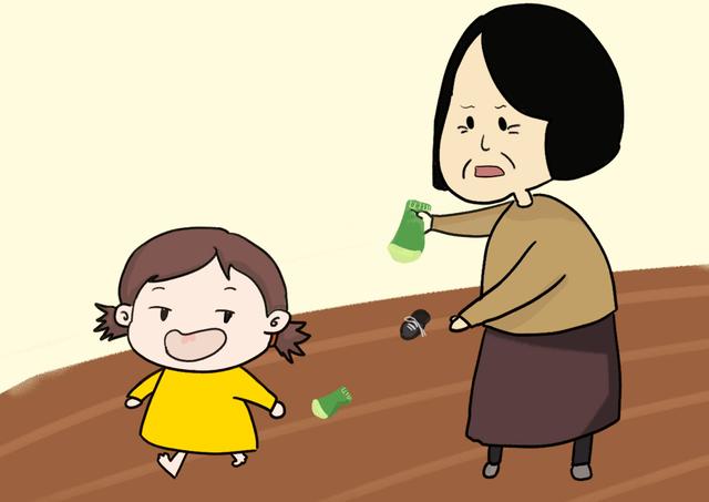 宝宝爱扯袜子是有原因的，光脚走路的利弊，和想象的不一样！