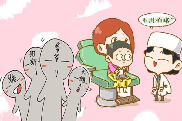 全家人组团陪孩子看牙医，轮番上阵3小时，医生表示无语了