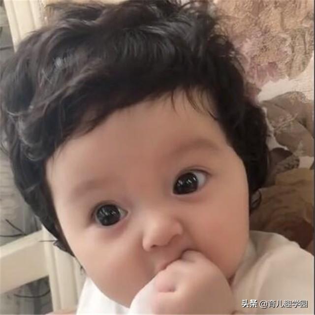 想要宝宝头发乌黑，有双漂亮的大眼睛，孕妈孕期要多吃什么？