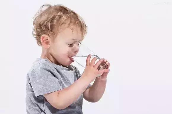 维C比柠檬高2倍，比苹果高17倍！补水防感冒，春天一定要多吃！