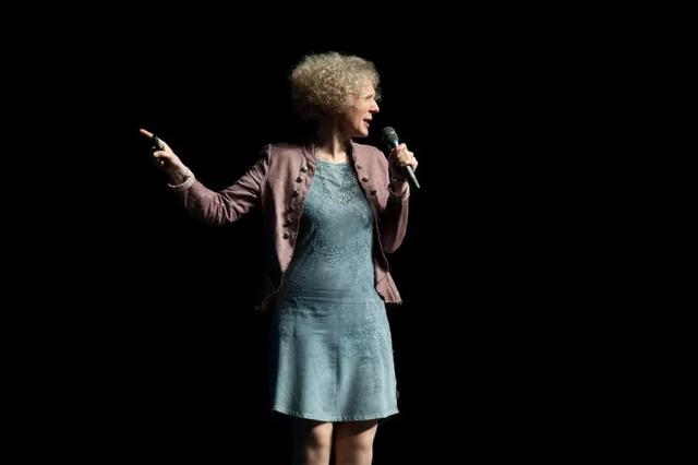 如果把母乳中的成分都加入奶粉，会贵的你买不起！