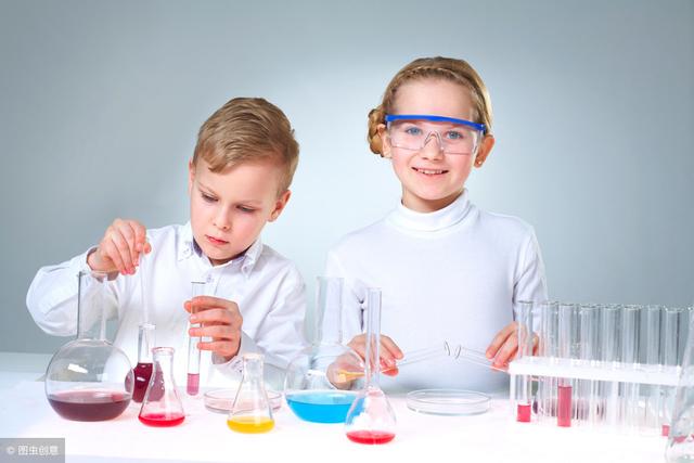 如何提醒他人一杯透明液体有毒?孩子们的答案,太惊艳