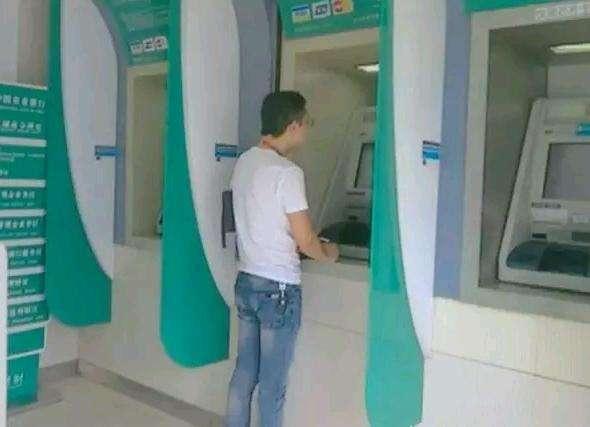 打工辛苦攒下27万，却被15岁儿子全部转走，孩子的话让人意外