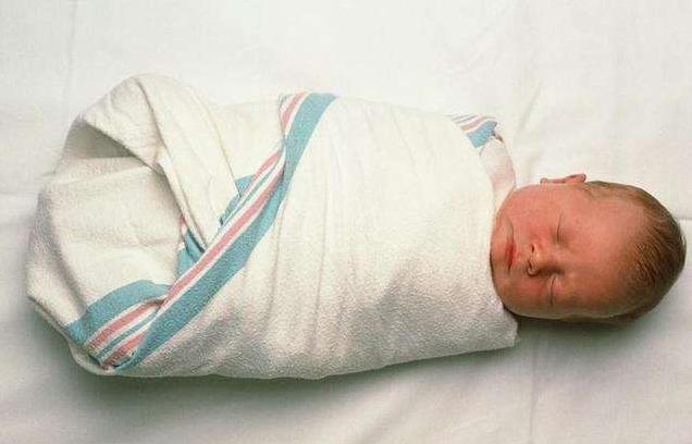 护理新生宝宝时，新手爸妈容易走进这些误区，看看你中招了吗